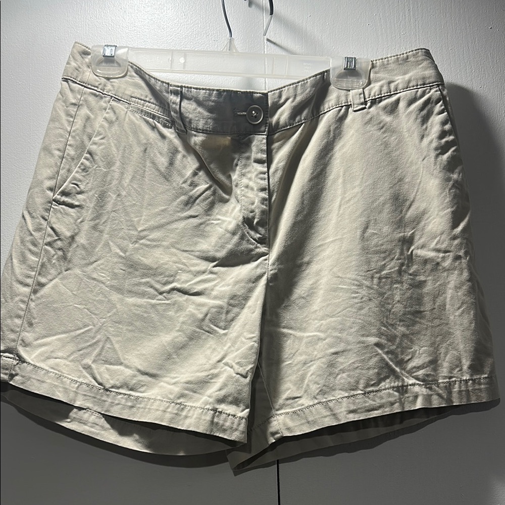 Ann Taylor LOFT Cream High Waist Shorts in Women’s 12. GUC no callouts
